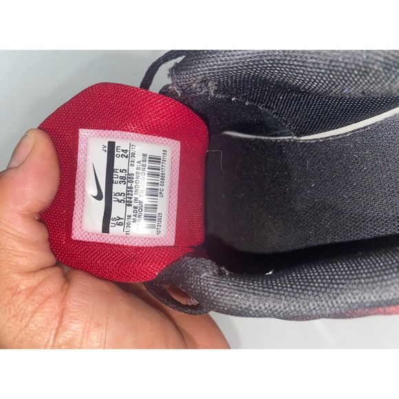 NIKE Flex 2017 RN Black/Red Size 6Y - Picture 5 of 5